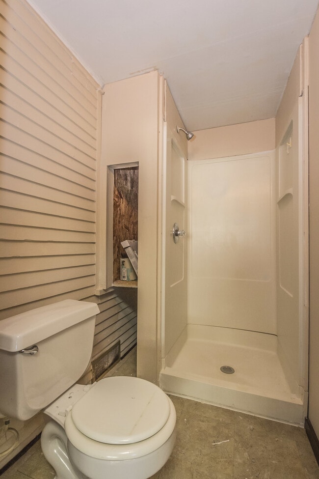 Building Photo - 2 Bedroom 2 Bathroom Home Available