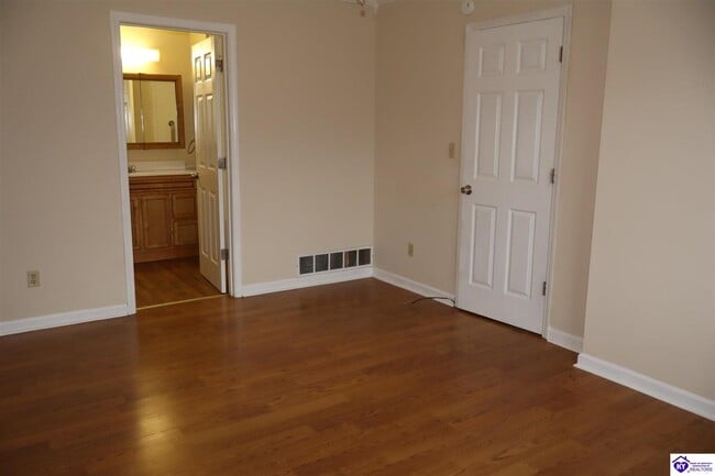 Building Photo - 4484 Rineyville Rd