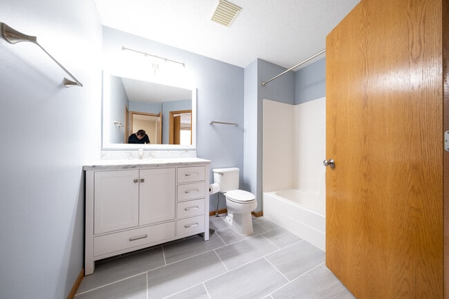 Building Photo - 2750 Mallard Dr