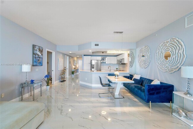 Building Photo - 2650 Lake Shore Dr