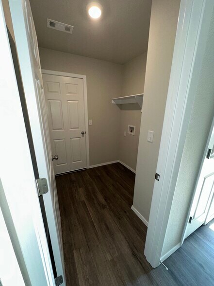 Building Photo - 1811 E Annette Dr