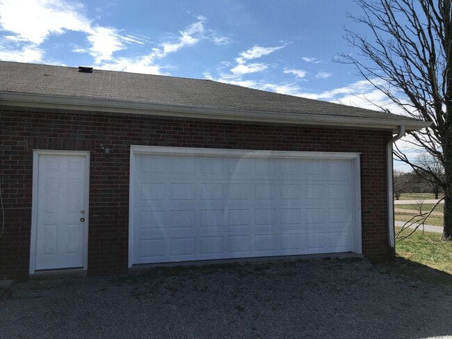 Building Photo - Corner lot with over 2 acre yard in Lebano...