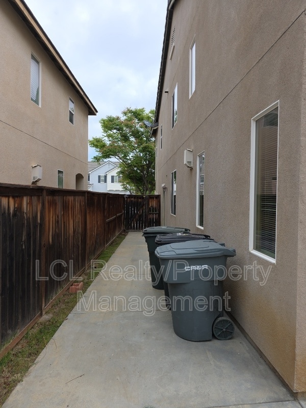 Building Photo - 1737 Dobell St