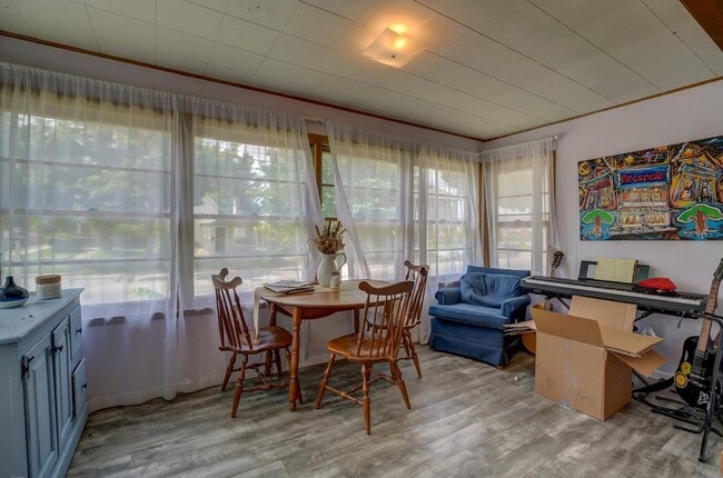 Building Photo - 2652 Milwaukee St