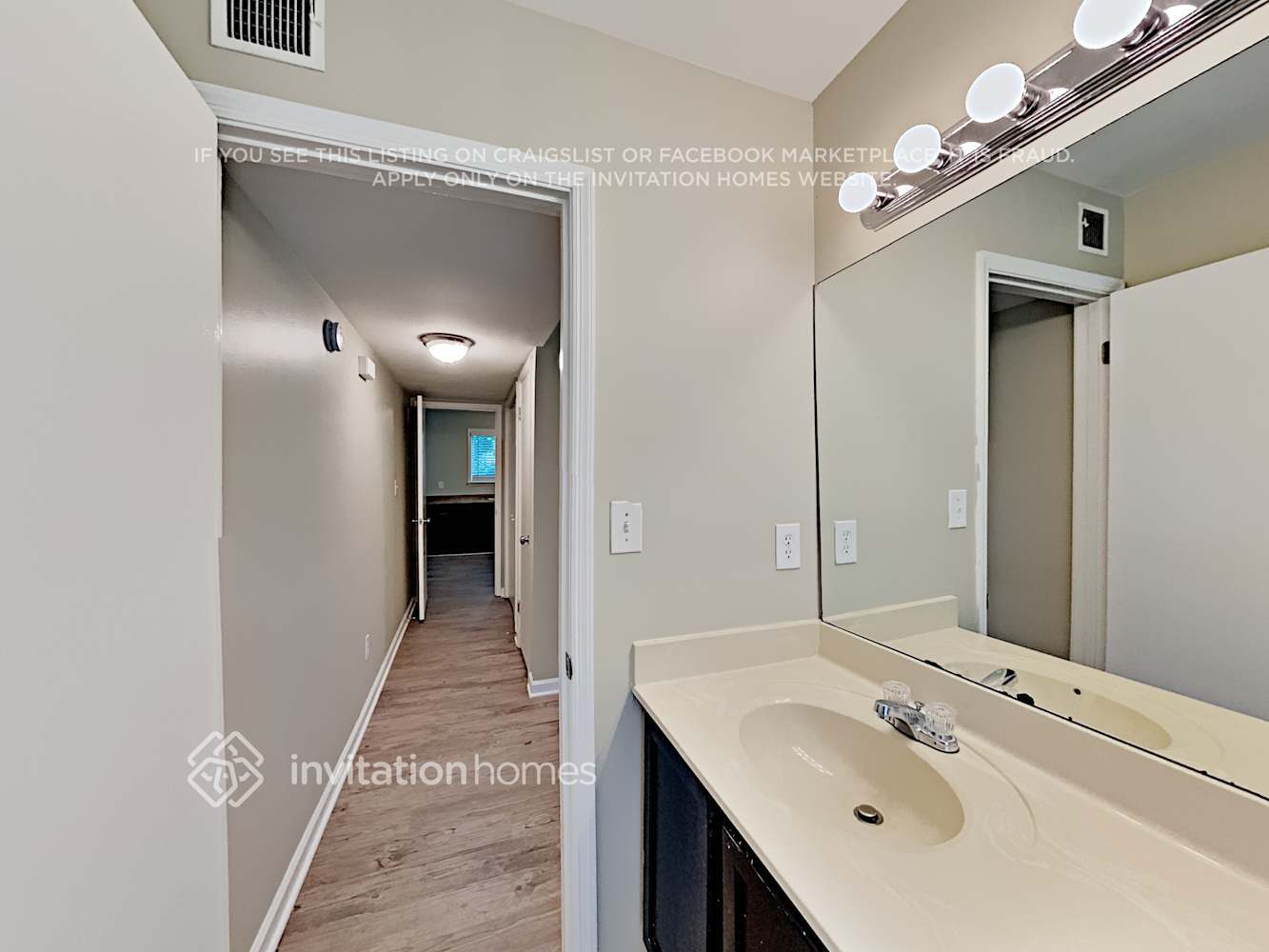 Building Photo - 10430 Meadow Crest Ln