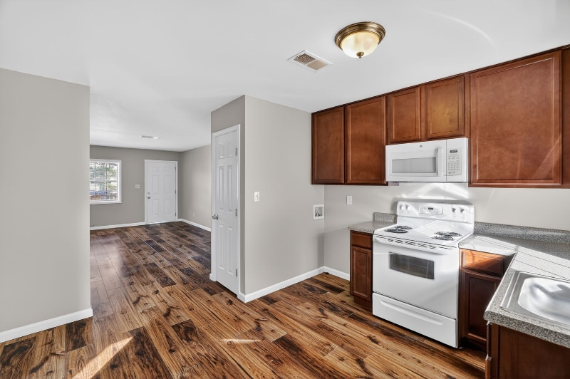 Building Photo - 3681 Lynn Dr