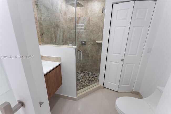 Building Photo - 230 E 56th St