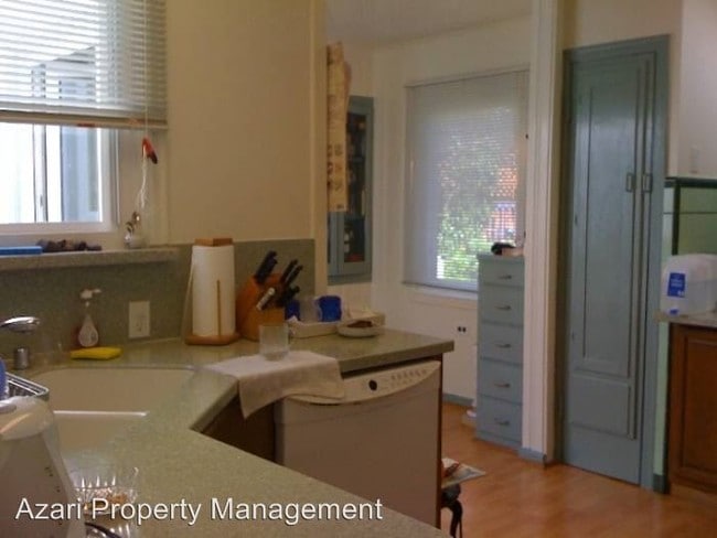 Building Photo - 421 45th Ave