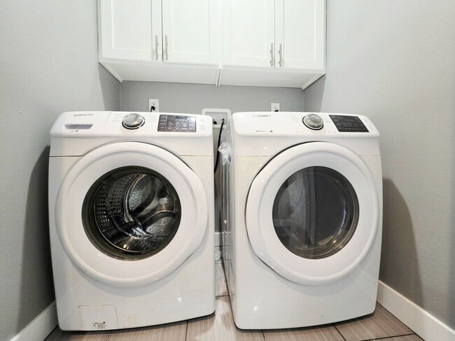 Building Photo - 631 W 83rd St