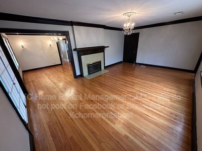 Building Photo - 207 W 51 Terrace