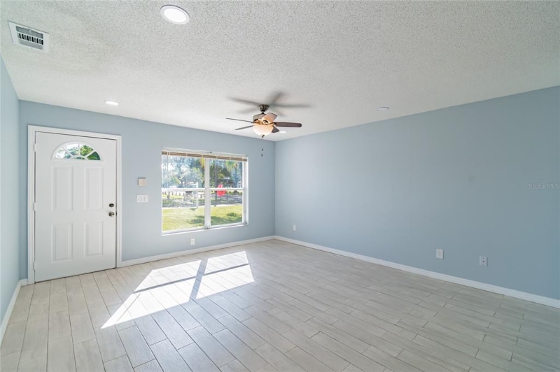 Building Photo - 2002 N St Vincent St