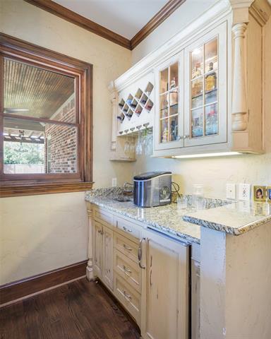 Building Photo - 6520 Twin Oaks Dr