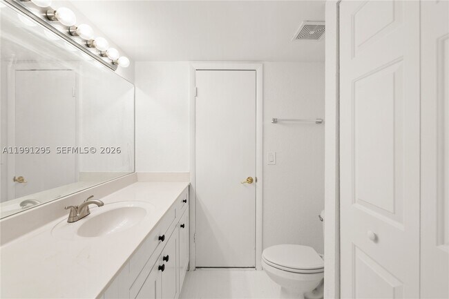 Building Photo - 4205 N University Dr
