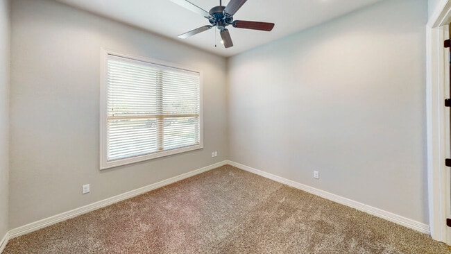 Building Photo - 311 Fairway Dr