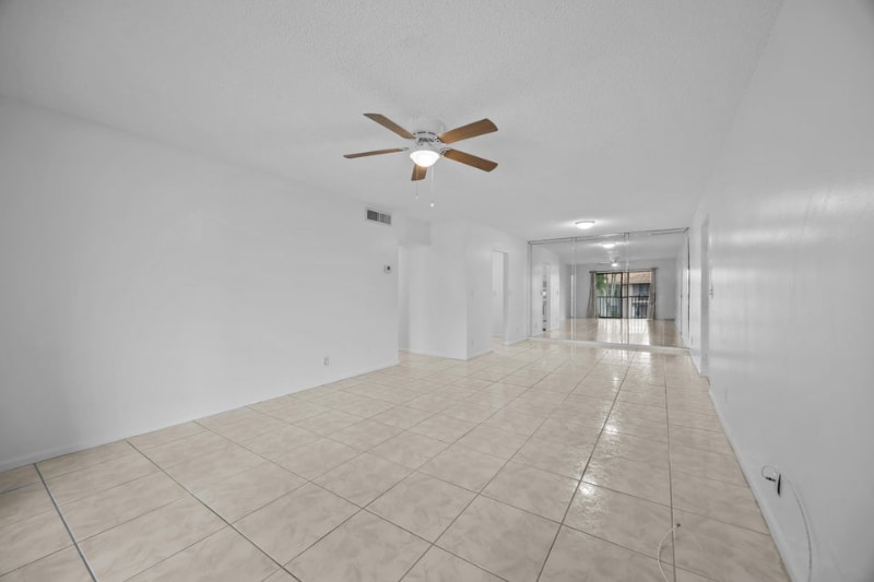 Building Photo - 9905 Pineapple Tree Dr