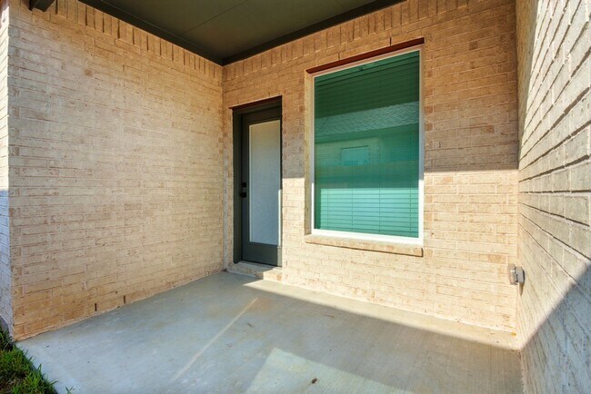 Building Photo - Elevated Living in Sundera at River Ranch | 4 Weeks Free