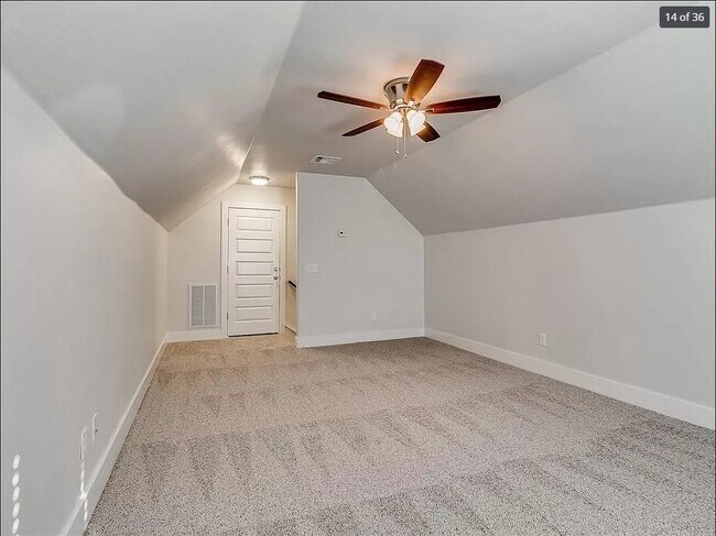 Building Photo - 2605 NE 14th St