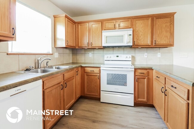 Building Photo - 424 NE Wolf Creek Dr
