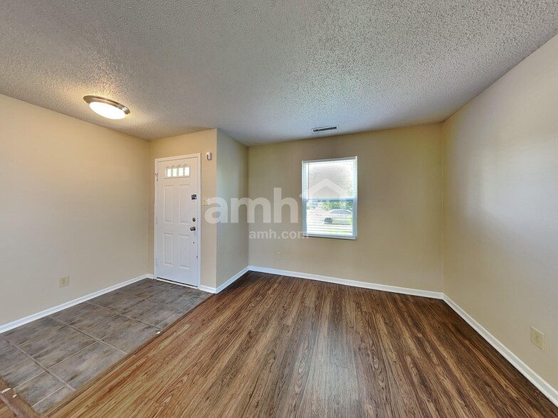 Building Photo - 10352 Fairmont Ln
