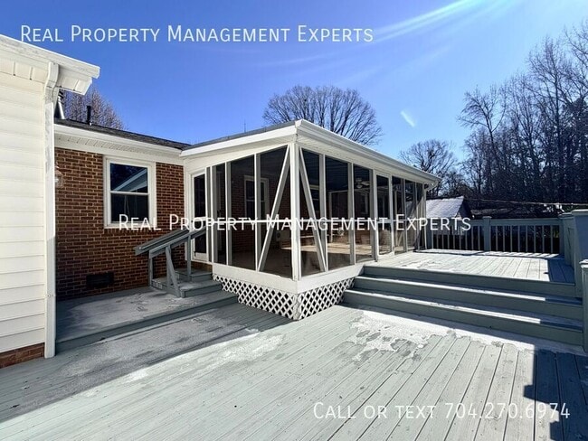 Building Photo - 10109 Windrift Rd