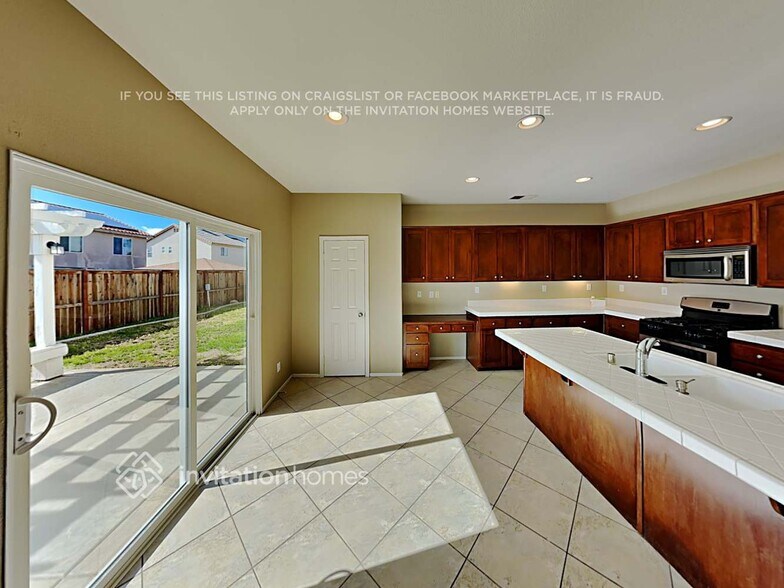 Building Photo - 33087 Rose Quartz Cir