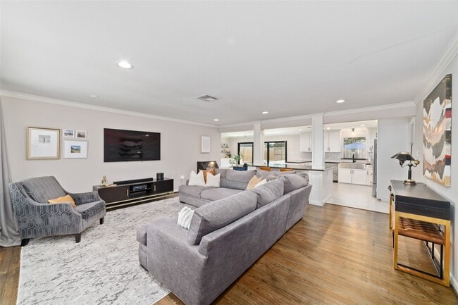 Building Photo - 10607 Chimney Rock Rd