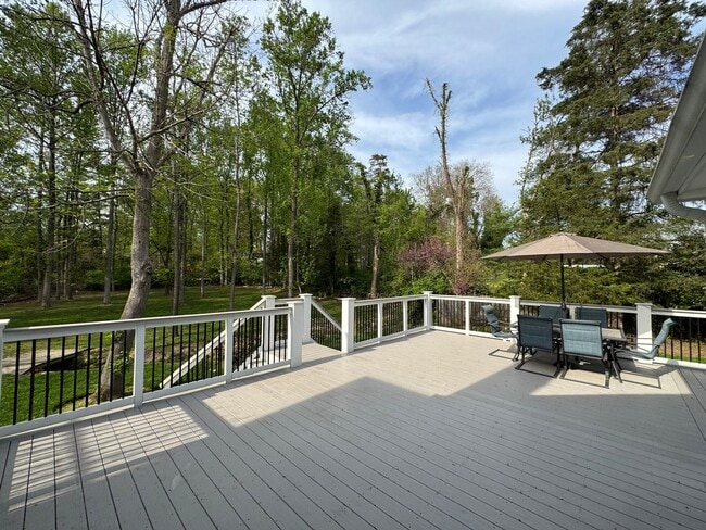 Building Photo - Fantastic 5 Bed 5.5 Bath Single Family Hom...