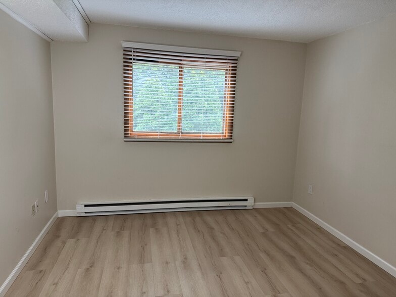 Building Photo - 482 East St