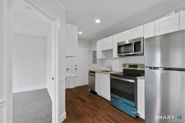 Building Photo - 1091 Whalley Ave