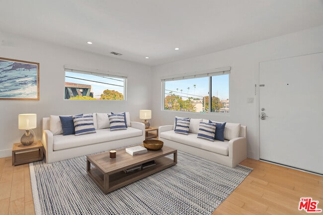 Building Photo - 119 Paloma Ave