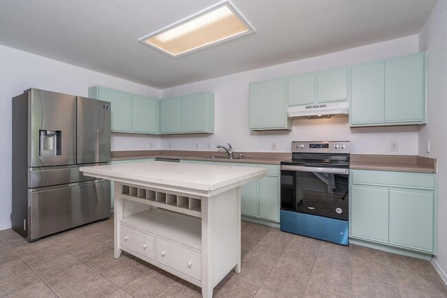 Building Photo - 1305 Water Spaniel Way