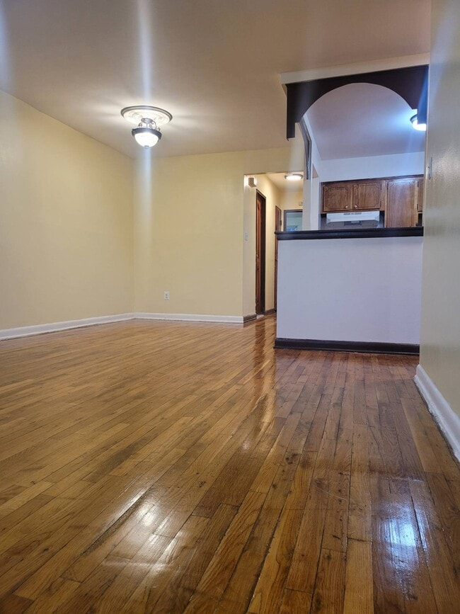 Building Photo - 1115 E 80th St