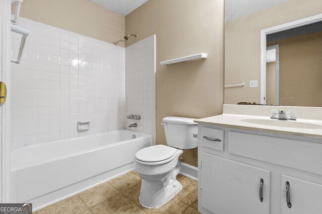 Building Photo - 625 Oxford Hall Dr SW