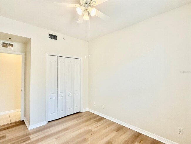 Building Photo - 819 Fairwaycove Ln