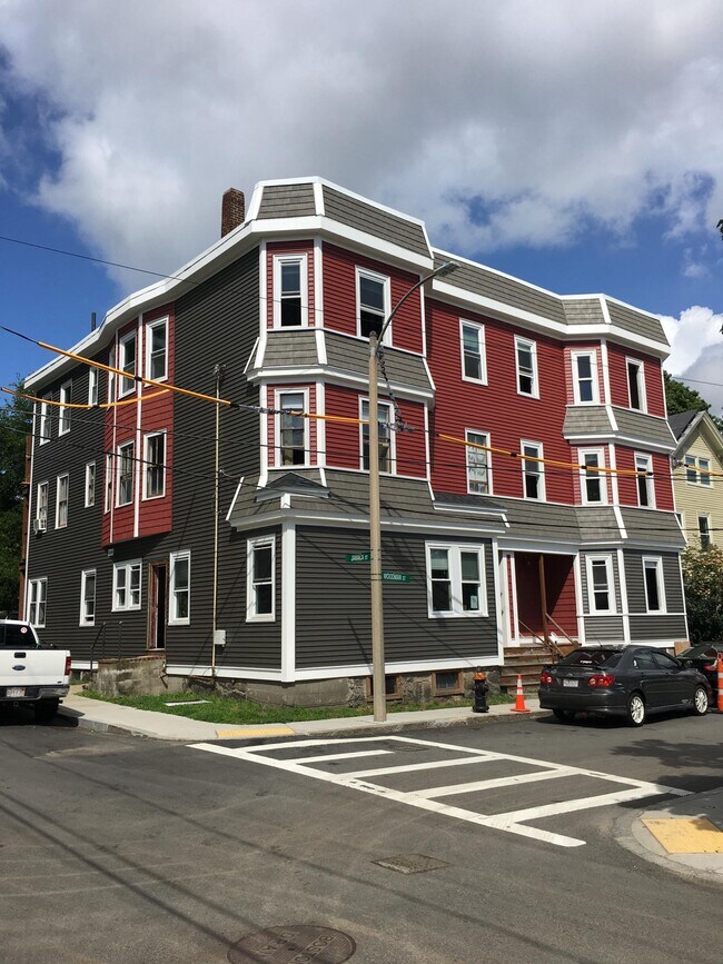 Building Photo - 35 Woodman St