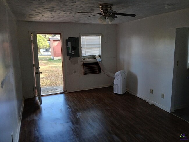 Building Photo - 218 Hunt St