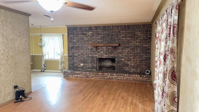 Building Photo - 415 Orchid Dr