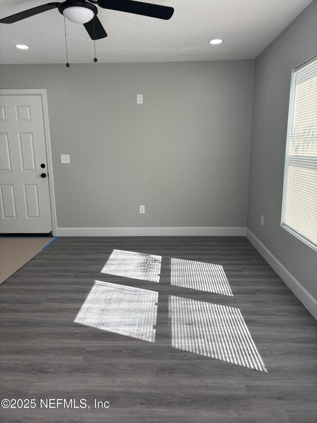 Building Photo - 1963 W 4th St