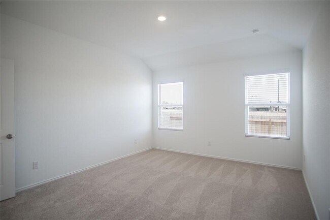 Building Photo - 153 Sormonne Lp