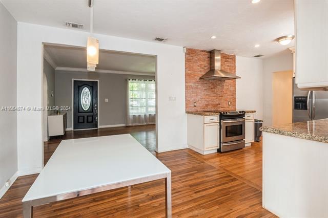 Building Photo - 1225 Tangier St