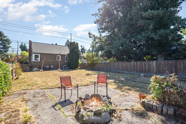 Building Photo - 9125 5th Ave NE