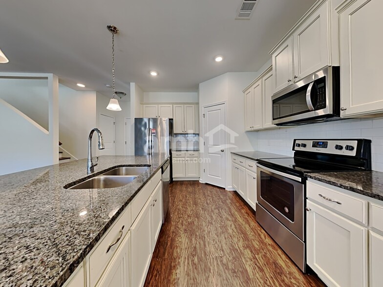 Building Photo - 13 Crabapple Cir