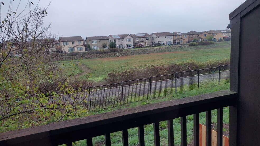 Building Photo - 1460 Parkway Dr