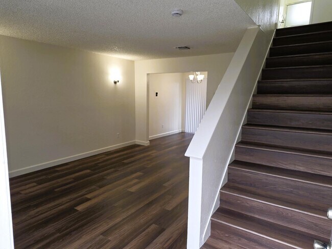 Building Photo - 923 Minnewawa Ave