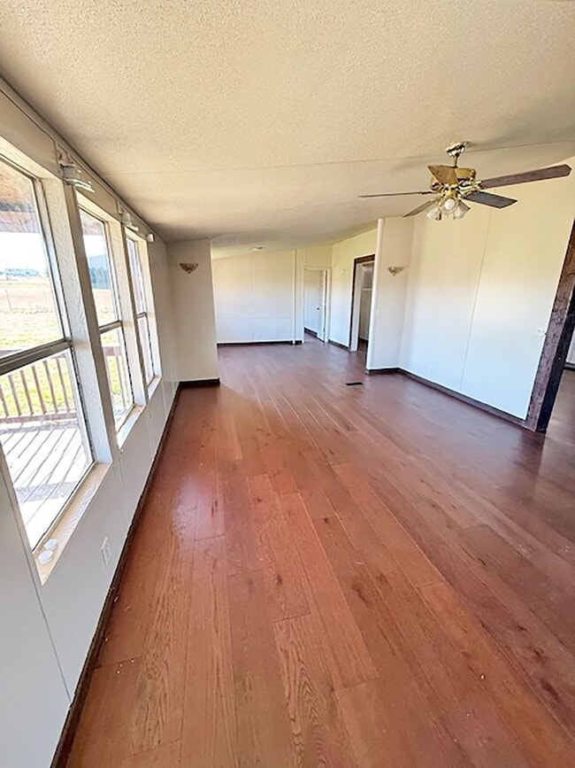 Building Photo - Beautiful 4 Bedroom 2 Bath manufactured home in Rhome Texas on 2 acres.