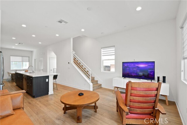 Building Photo - 257 Elm Ave
