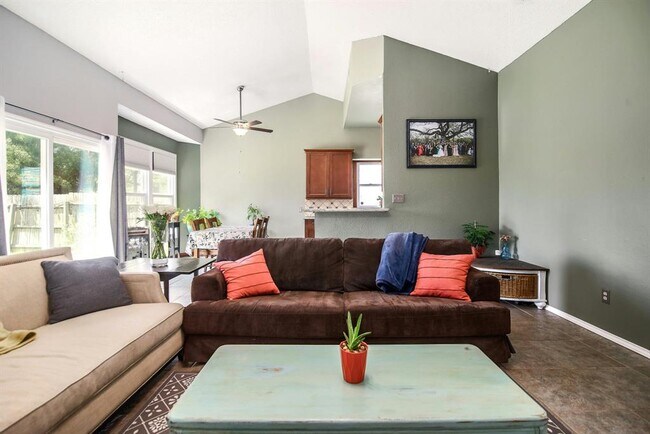 Building Photo - 709 Sapling Cove