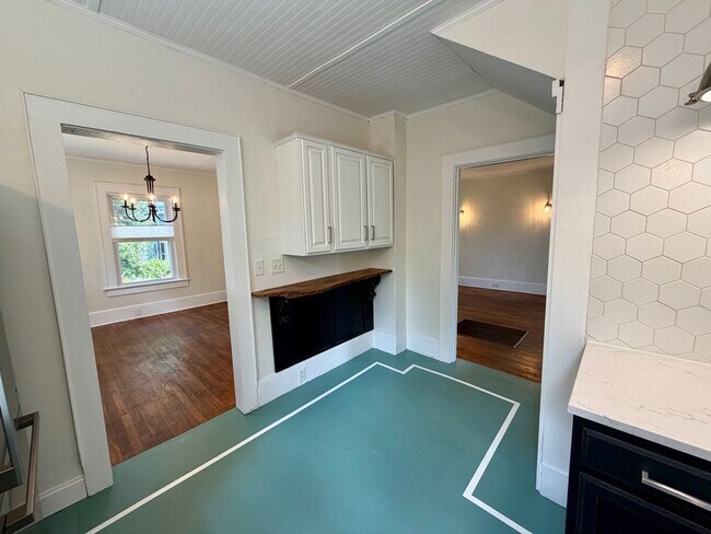 Building Photo - Central - Beautiful 1920's Traditional Brick Home, Newly Renovated