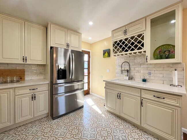 Building Photo - Beautifully Updated, Fully Furnished Napa Home Near Downtown