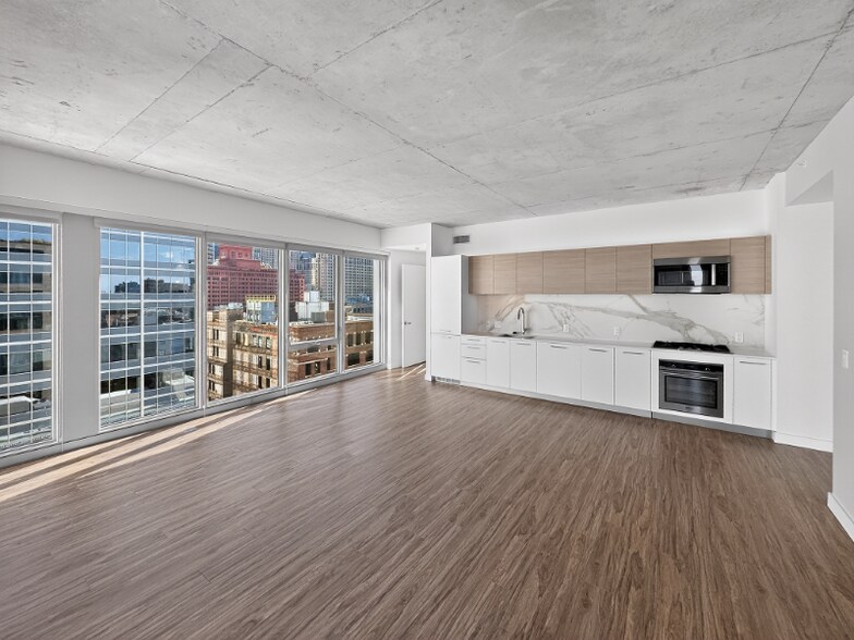 Building Photo - 167 N Desplaines St